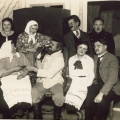 Siguldas teātra aktieri pēc lugas „Precības Ķipīšos” 1938. gada 31. decembrī, SM 4576