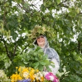 Beim traditionellen Mitsommerfest Ligo (Feier des längsten Tages) in Lettland regnete es heftig, die Teilnehmer in skurriler Regenschutzkleidung und mit Blumenkränzen auf dem Kopf irritierte das wenig.