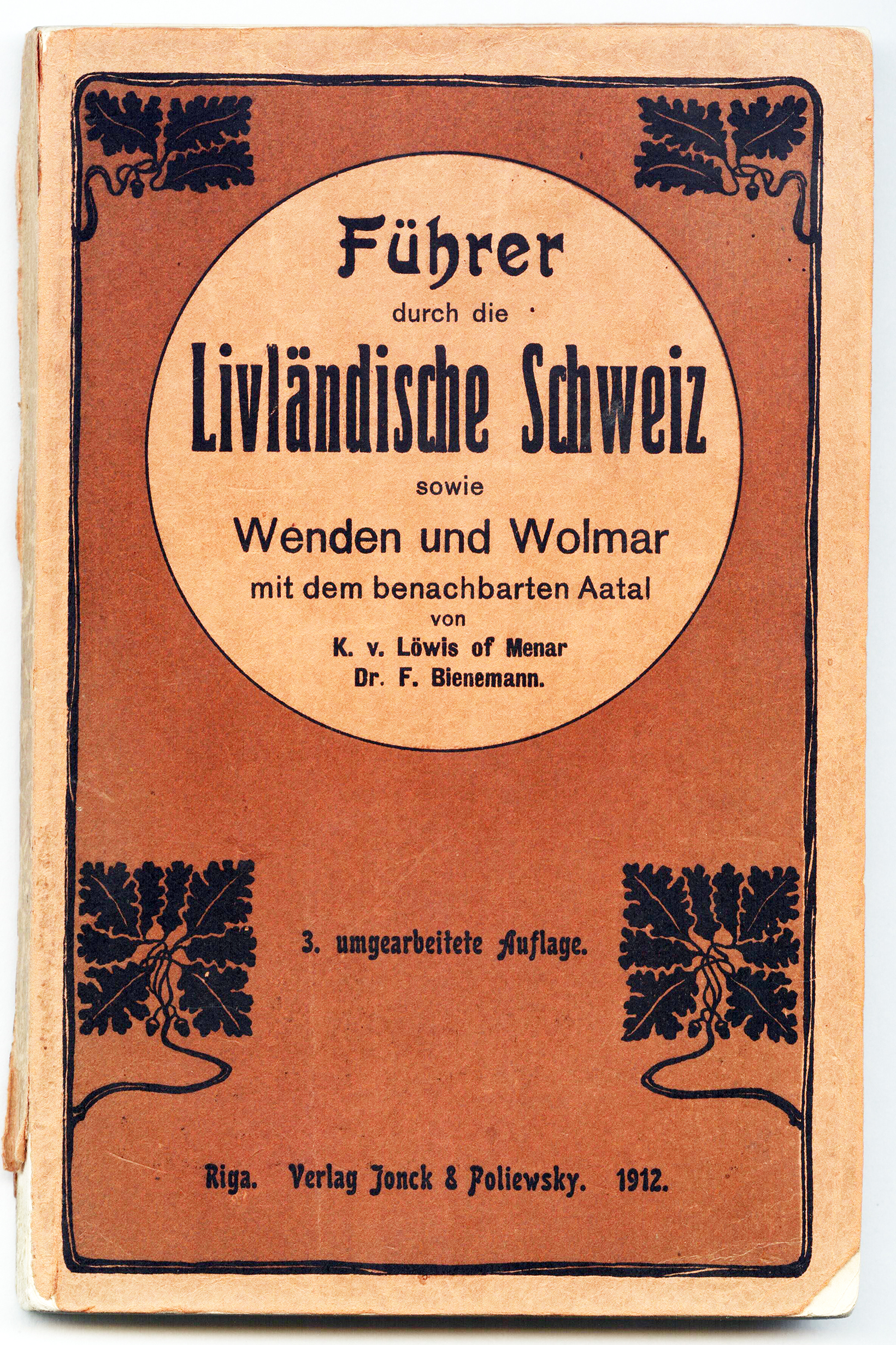 K. fon Lē¬viss of Me¬nārs, F. Bī¬ne¬mans, ceļ¬ve¬dis „Va¬do¬nis pa Vid¬ze¬mes Švei¬ci” (Führer durch die Livländische Schweiz), 1912. gads. TMR 17393