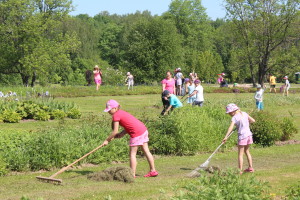Participants of the environmental educational camp “Ābolu rūķis” from Krimulda region during activity in the Turaida Museum Reserve on 5 July 2019 