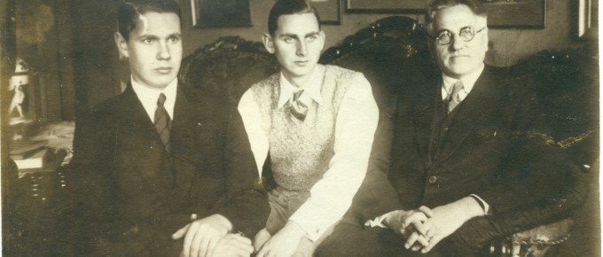 Viktors Eglītis ar dēliem Anšlavu un Vidvudu. 20. gs. 20. gadi