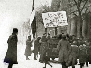 Demonstrācija Rīgā sakarā ar Latvijas atzīšanu de iure