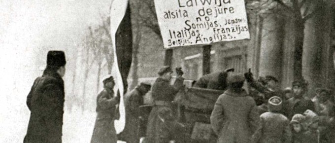 Demonstrācija Rīgā sakarā ar Latvijas  atzīšanu de iure