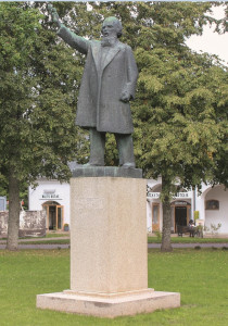 Ata Kronvalda piemineklis Siguldā. Tēlnieks T. Zaļkalns