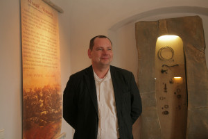Elmārs Gaigalnieks ekspozīcijā “Gaujas lībieši Latvijas kultūrvēsturē” 2009. gadā