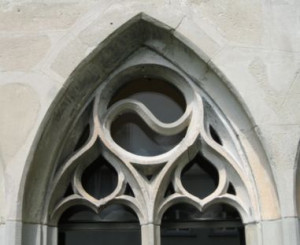 Vēlās gotikas masverks – “zivju pūšļi” Cīrihes franciskāņu baskāju klostera krustejas smailarkas spraišļojumā (wikipedia.org)