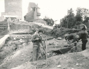 Darbi ziemeļu priekšpils teritorijā. 1987. gads. Foto: Jānis Graudonis